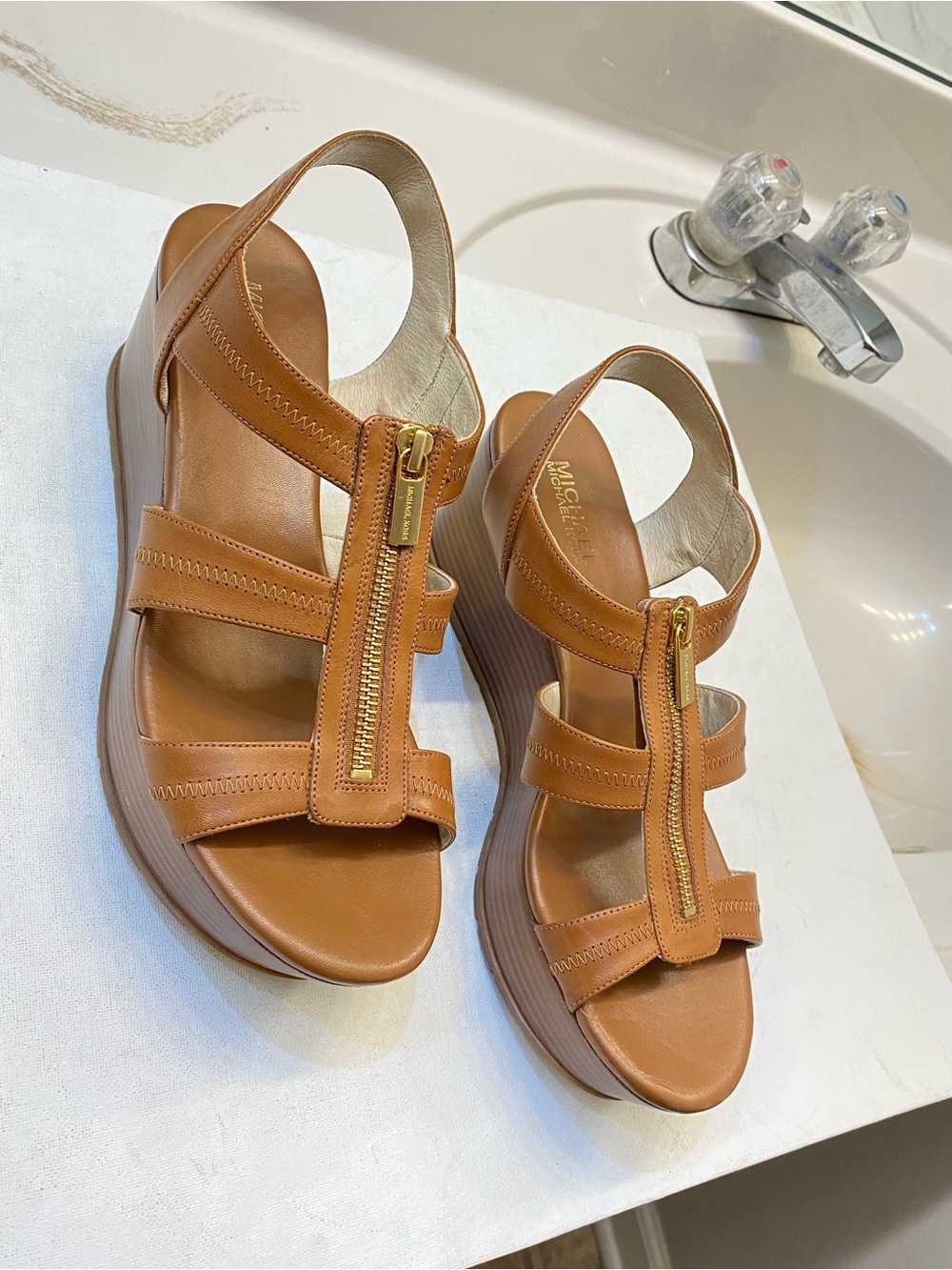 Michael, Michael KORS leader wedge sandals size 9M excellent condition perfect